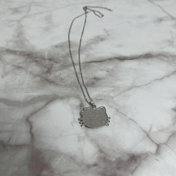Hello Kitty necklace - Picture 3 of 5